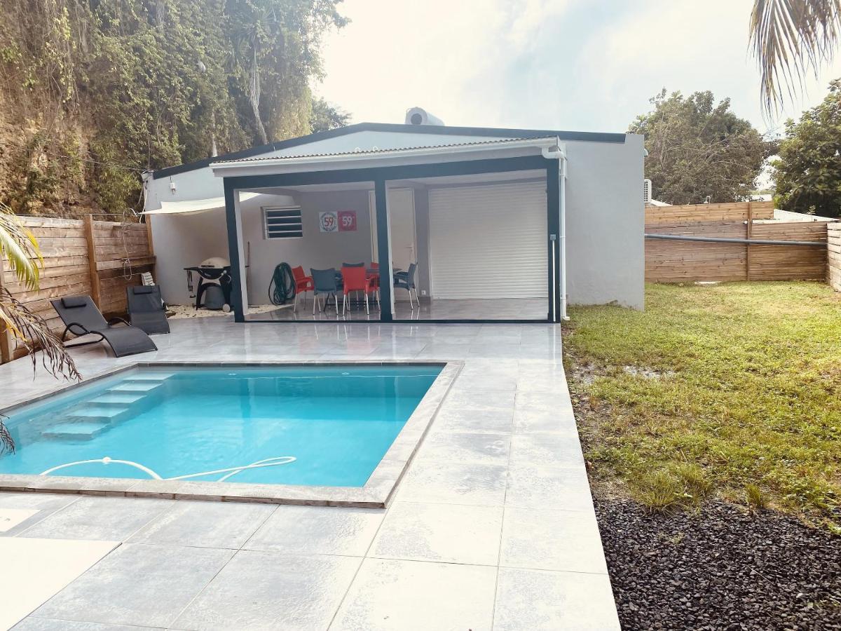 De 2 Avec Piscine Privee Jardin Clos Et Wifi A Les Abymes A 5 Km De La Plage Villa Baimbridge