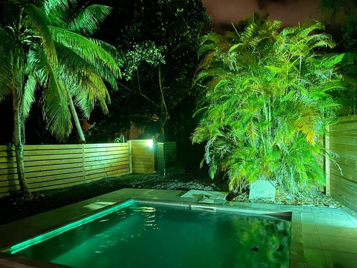 De 2 Avec Piscine Privee Jardin Clos Et Wifi A Les Abymes A 5 Km De La Plage Villa Baimbridge
